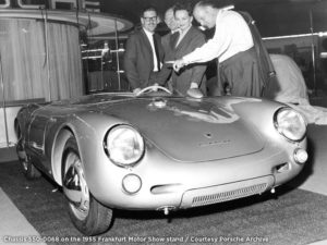 Chassisnummer 550-0068 tijdens zijn aanwezigheid op de IAA 1955 in Frankfurt. Dit exemplaar gaat op 3 februari in Parijs onder de hamer. Foto: RM Sotheby's/Porsche Courtesy