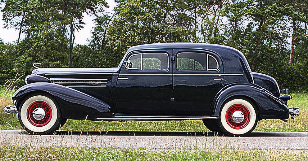 Cadillac 370 V12 Fleetwood Limousine
