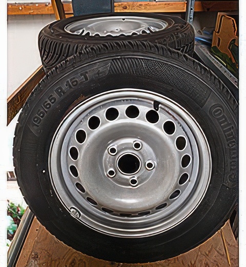 Onderdelen: Continental 195/65R15T winter banden