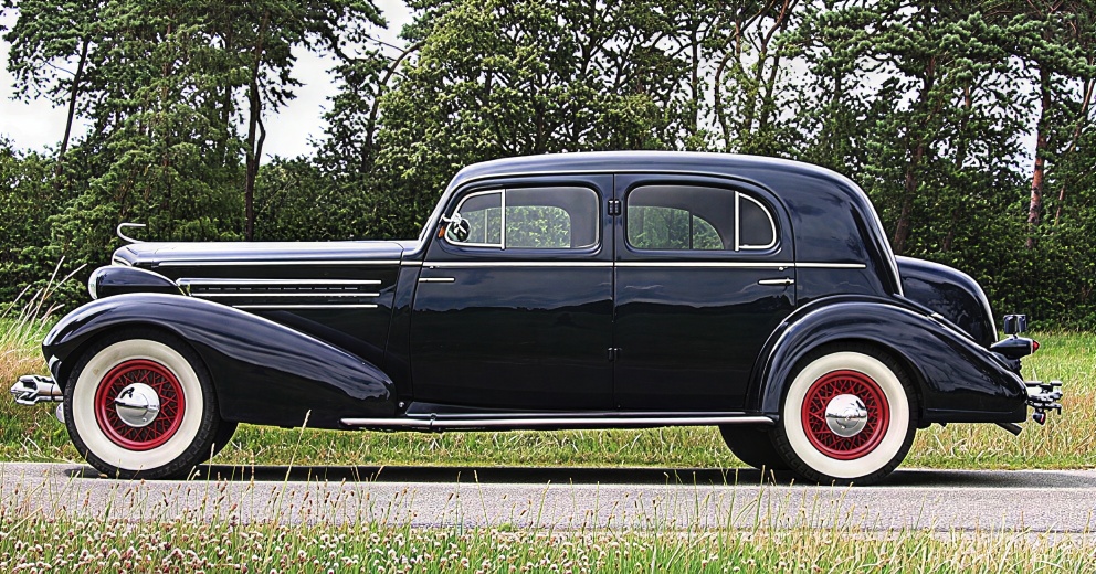 Cadillac 370 V12 Fleetwood Limousine