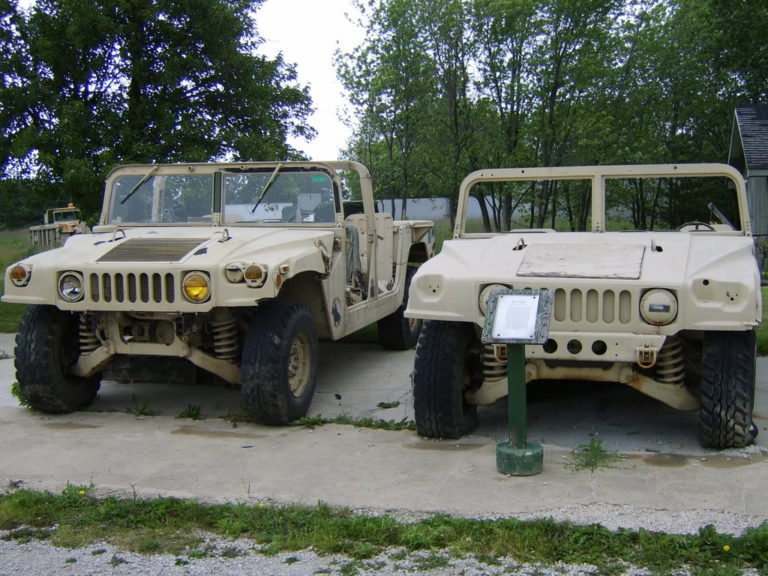 ehemalige Armee-Hummers zu verkaufen