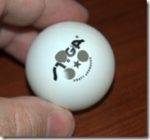 Maar er was natuurlijk niet alleen pech en ellende: Er was ook humor. Je kon iemand watergek maken door hem te trakteren op een onverklaarbare rammel. Dat deed je bij voorbeeld door een kiezelsteentje te verstoppen achter een van de voorste en- achterste wieldoppen. Als er dan opgelucht een kiezelsteentje was gevonden, dan had je altijd nog de schik van de tweede.