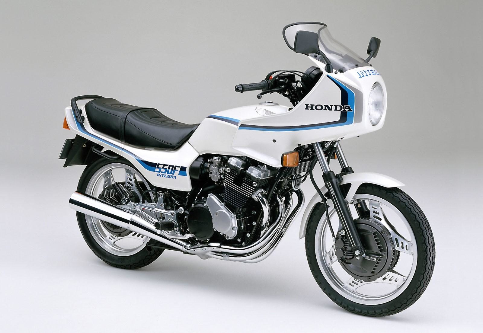 De Honda CBX550. Met inboard schijfrem. (1982-1986) – in Klassiek