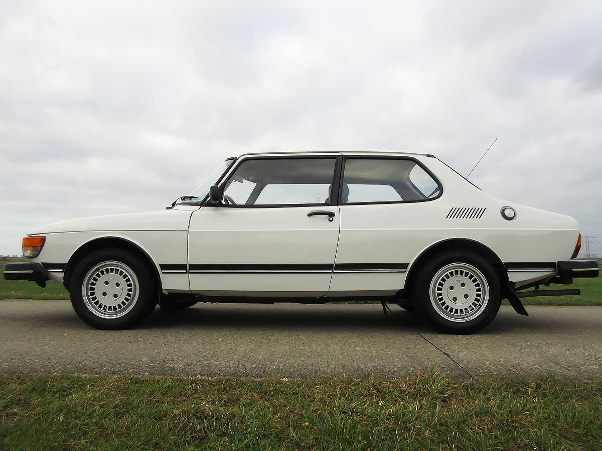 Driving impression SAAB 99 GL 5 Speed.  Charm, originality and independence