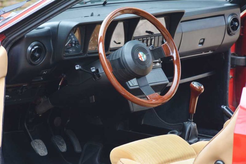 Alfa Romeo GTV 2.0 interieur