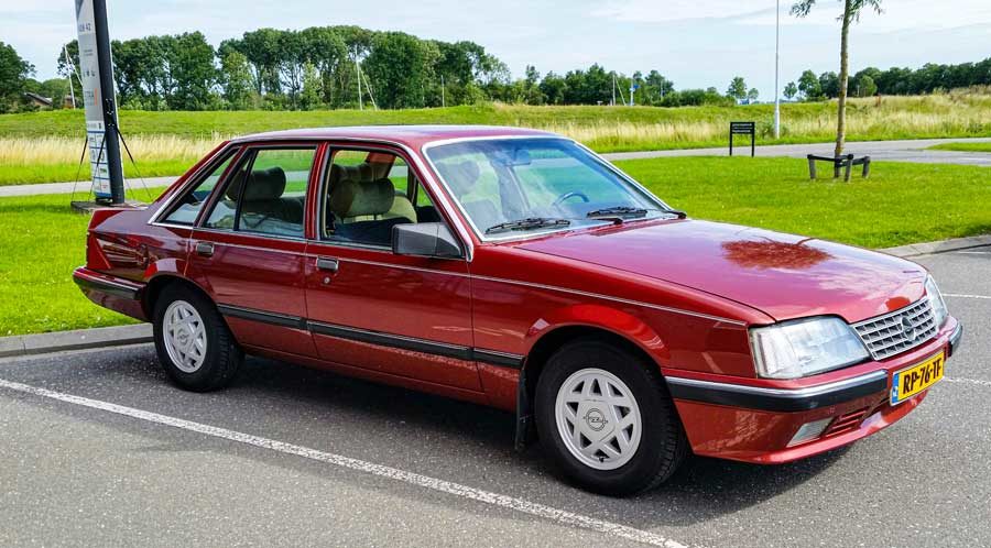 Opel Senator 2,5 E-Automatic. Een – Oldtimers in Auto Klassiek