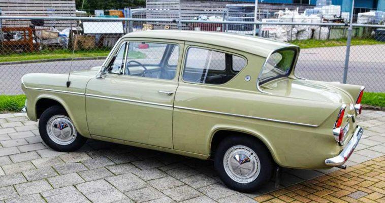 Ford Anglia de luxe (1960)