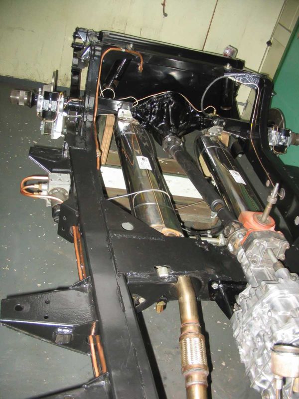 Blik naar achter op het chassis van de XK 1