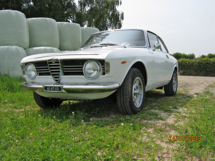 Oldtimers Alfa Romeo Giulia Sprint GT (1964): 45 jaar accessoire in de garage van Eeltje.
