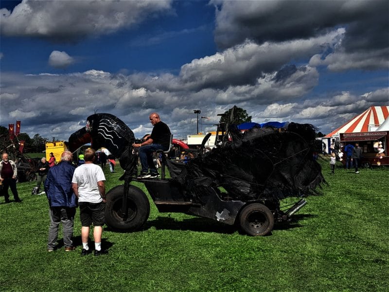 Oldtimerfestival Hoornsterzwaag. Massaal bezocht, compleet zichzelf