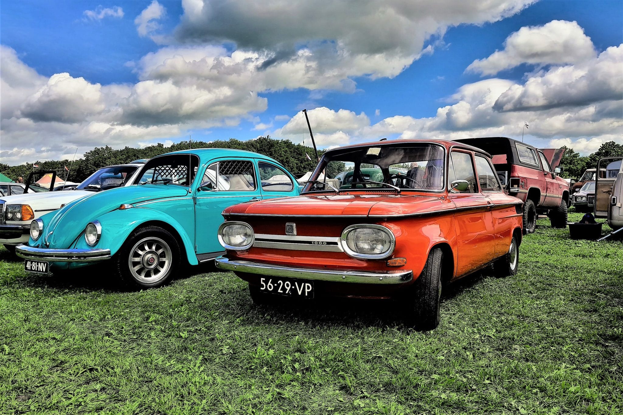 Oldtimerfestival Hoornsterzwaag. Massaal bezocht, compleet zichzelf
