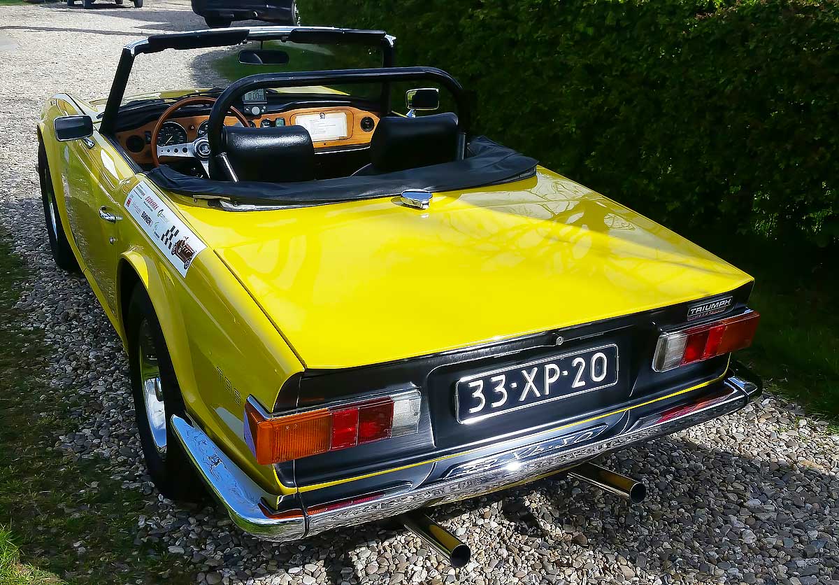 Triumph TR6 de 1974 par Albert. Style et caractère propres.