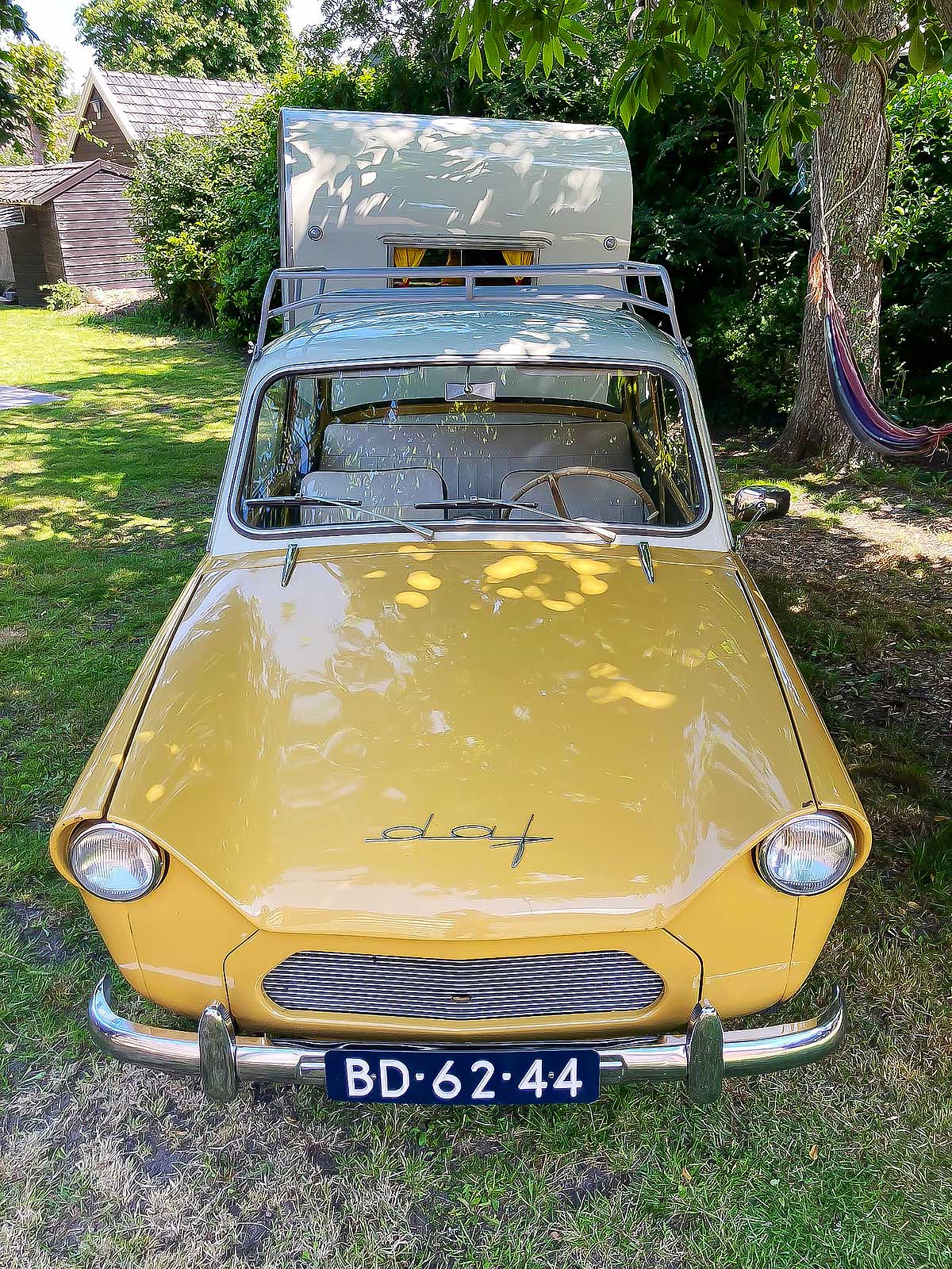 DAF 600 (1959) en Continenta caravan. De uitzonderlijke combinatie van Ron. 