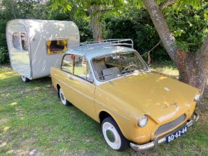 DAF 600 (1959) en Continenta caravan. De uitzonderlijke combinatie van Ron. 
