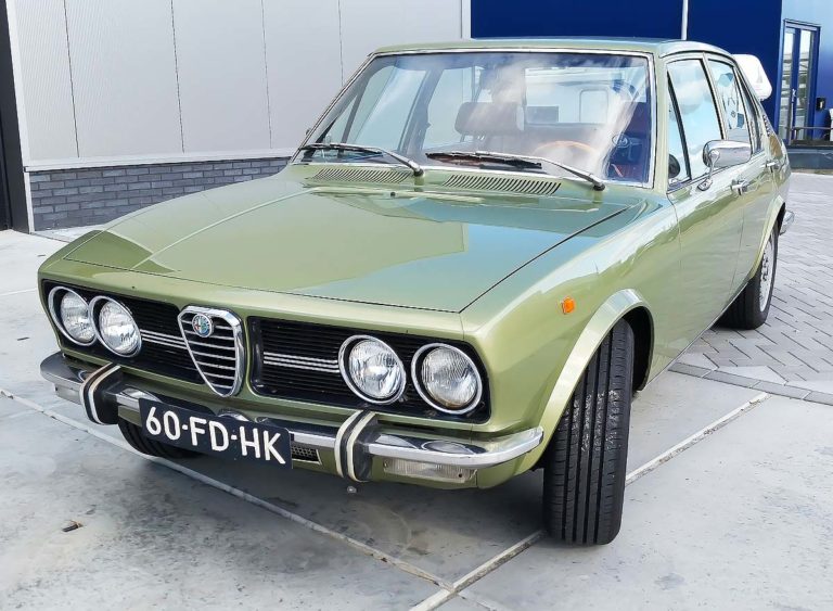 Alfa PP 于 1975 年创作的罗密欧·阿尔费塔 (Romeo Alfetta)。 “这是一辆小法拉利”