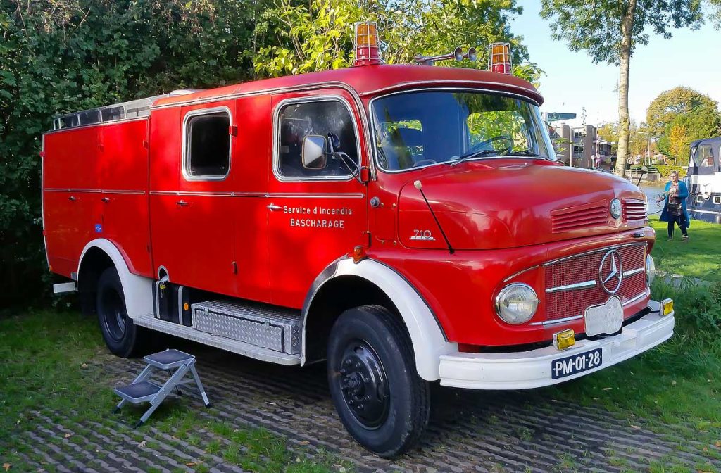 1967 年的梅赛德斯-奔驰露营车。对 Menno 和 Anneke 的热爱。