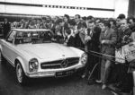 Mercedes-benz w 113. de pagode bestaat zestig jaar. deel 1: de 230 sl (1963-1967)