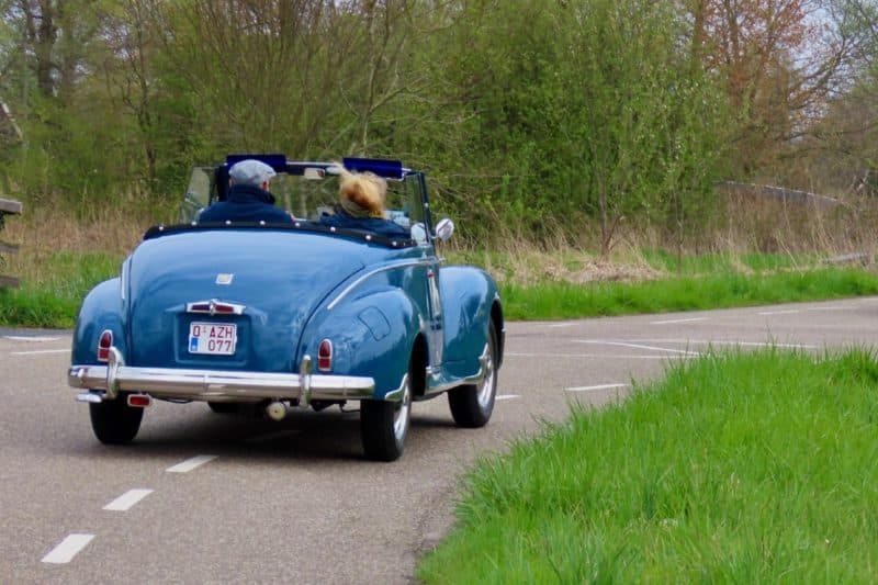 Jarní jízda Hollands Glorie. Óda na 75 let Peugeot 203.