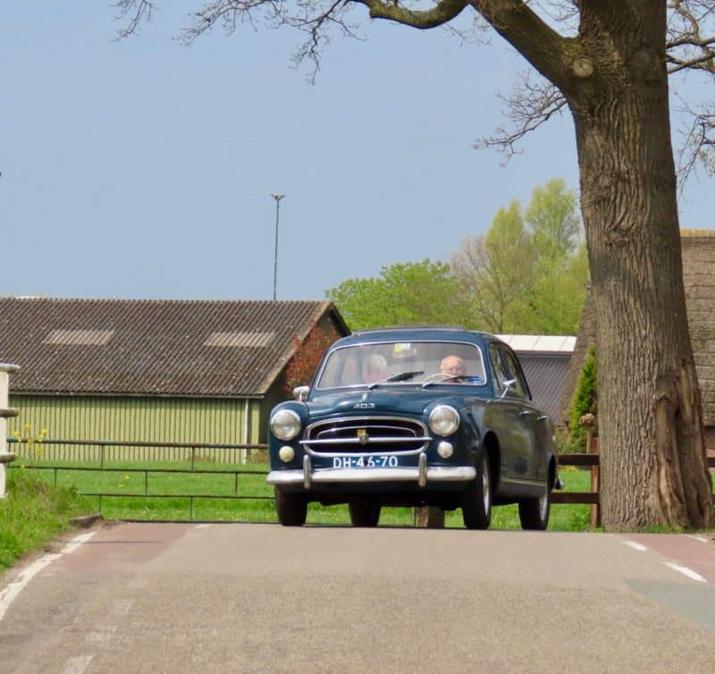 Jarní jízda Hollands Glorie. Óda na 75 let Peugeot 203.