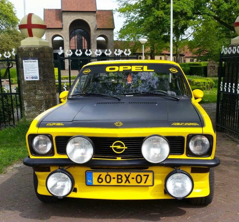 Opel ascona uit 1974. buitengewone klasse voor christiaan en baukje.