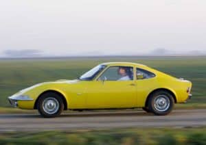 Opel gt. een icoon van de jaren zestig en zeventig