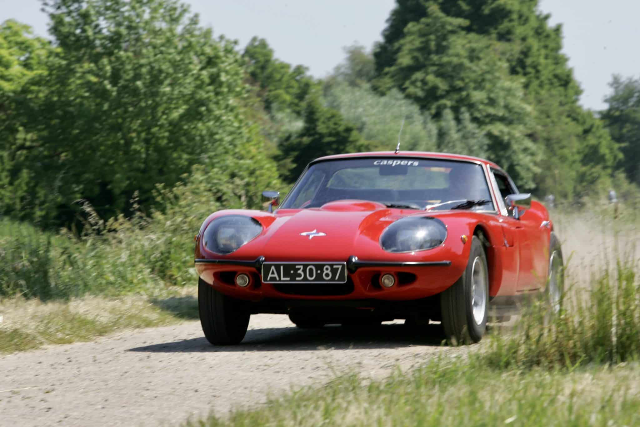 Marcos Adams GT. kisi-kisi, planing dan paste dengan eksotik yang kontradiktif