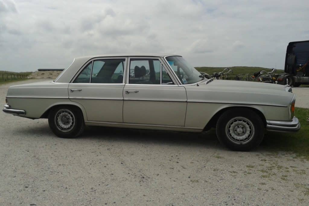 Op weg naar oerol 2023. nieuwe autoherinneringen. deel 2: een magische rit met een mercedes-benz