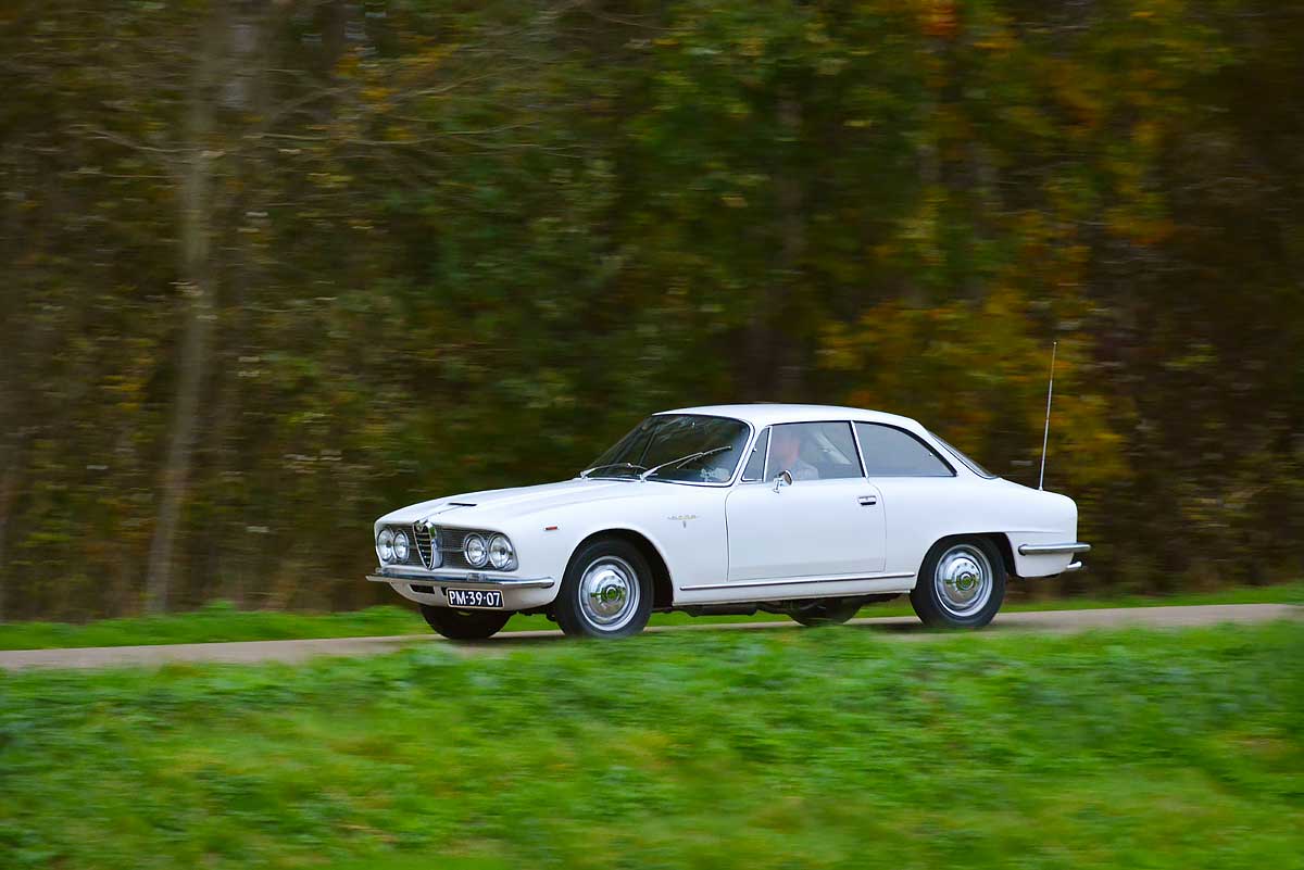 Alfa Romeo 2600 Sprint.  Capolavori dimenticati: le auto d’epoca in Auto Motor Klassiek