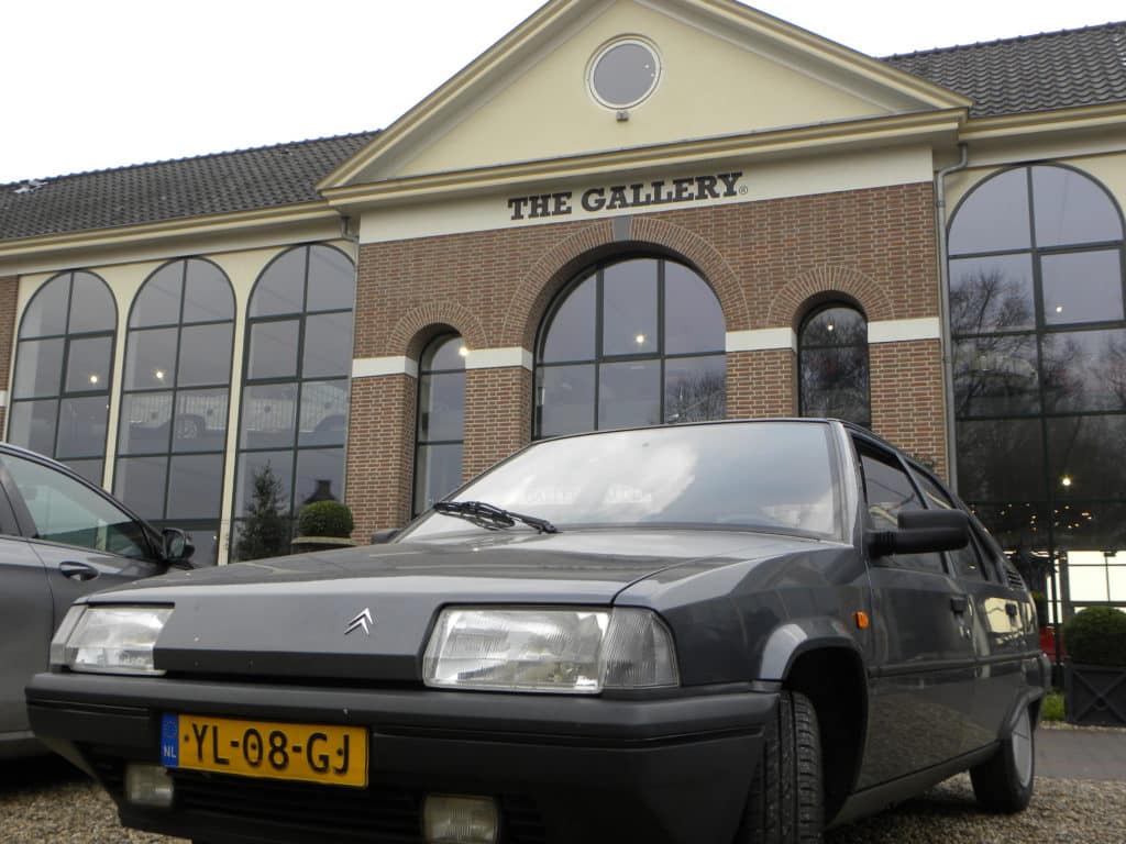 Het is rotweer: dus deze keer een auto. de bx