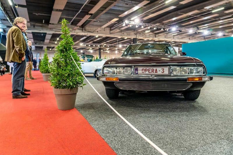 The shine of nostalgia: car classics in Bruges