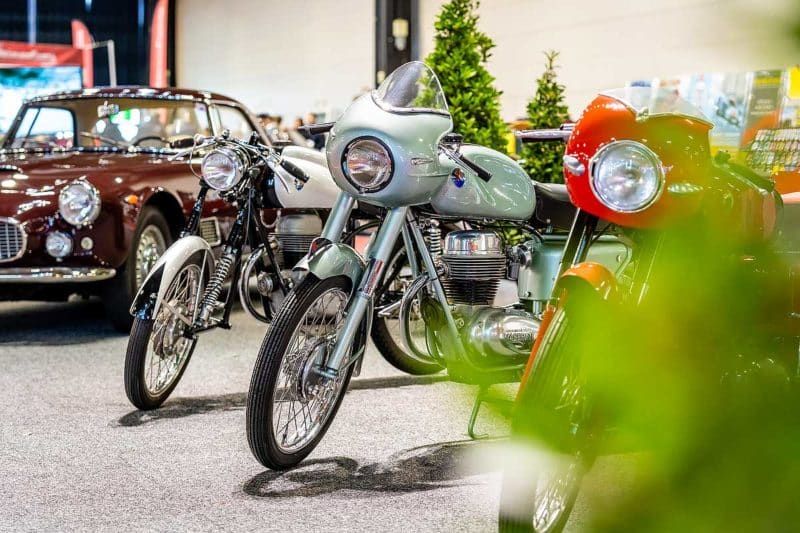 The shine of nostalgia: car classics in Bruges