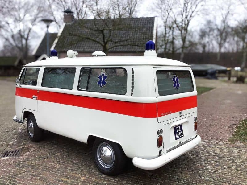 Volkswagen t2a ziekenwagen uit 1968. geen spoedmeldingen meer voor gerrit.