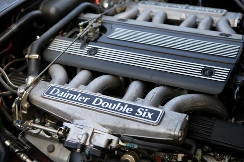 Daimler double six v12 insignia. symfonisch in optima forma