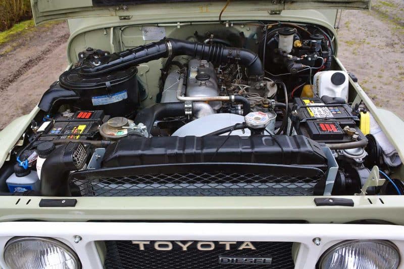 Die ganze Familie kann in Opas restauriertem Toyota Land Cruiser BJ40 mitkommen