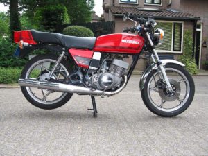 Suzuki x7: een moderne dinosauriër