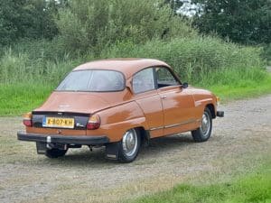 De saab 96 v4 super. hij komt.