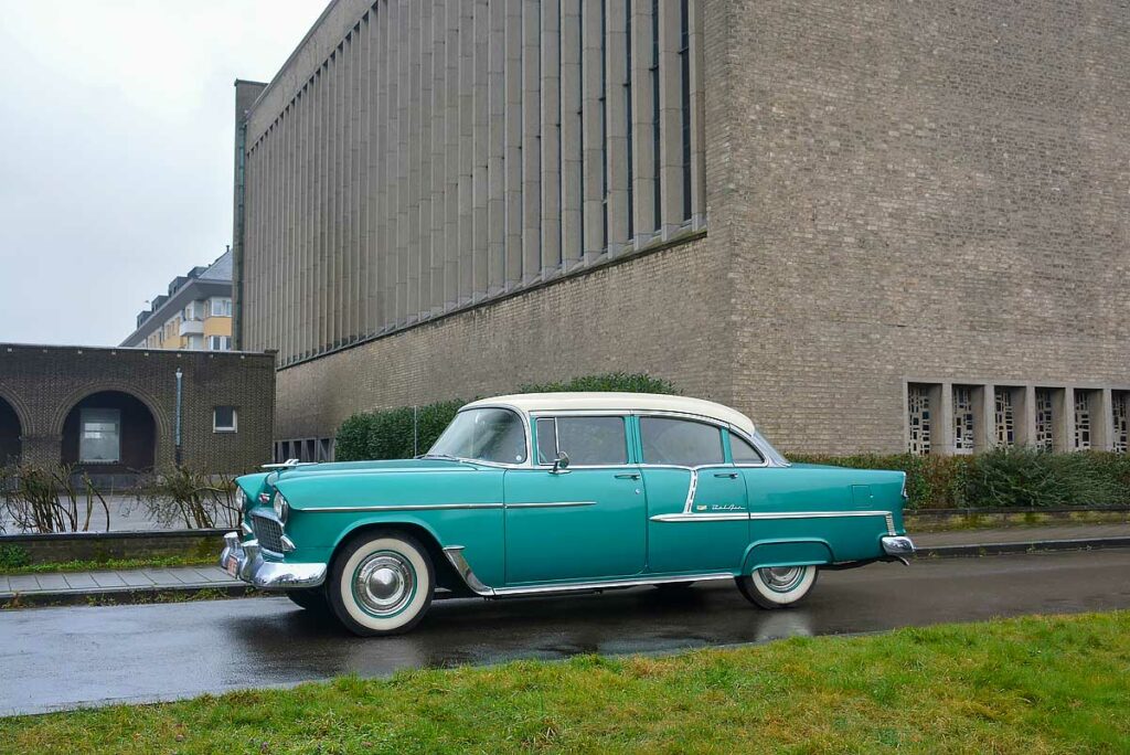 Chevrolet Bel Air in Antwerpen naar de kerk