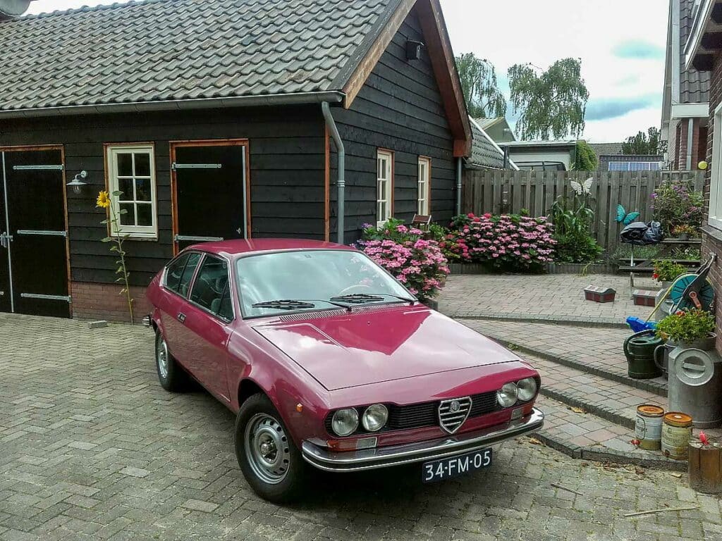 Alfa Romeo Alfetta GT uit 1975 – terug van weggeweest