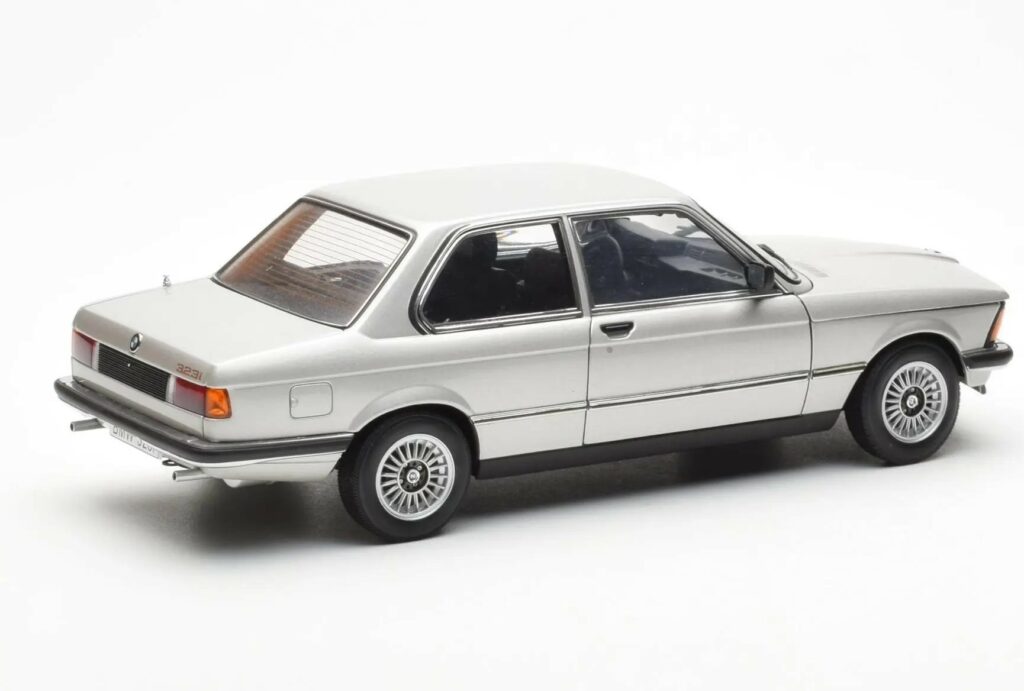 BMW 323i (E21) van Autoart. Klassiek verzamelstuk in de schaal 1:18