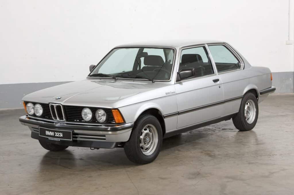 BMW 323i (E21) van Autoart. Klassiek verzamelstuk in de schaal 1:18