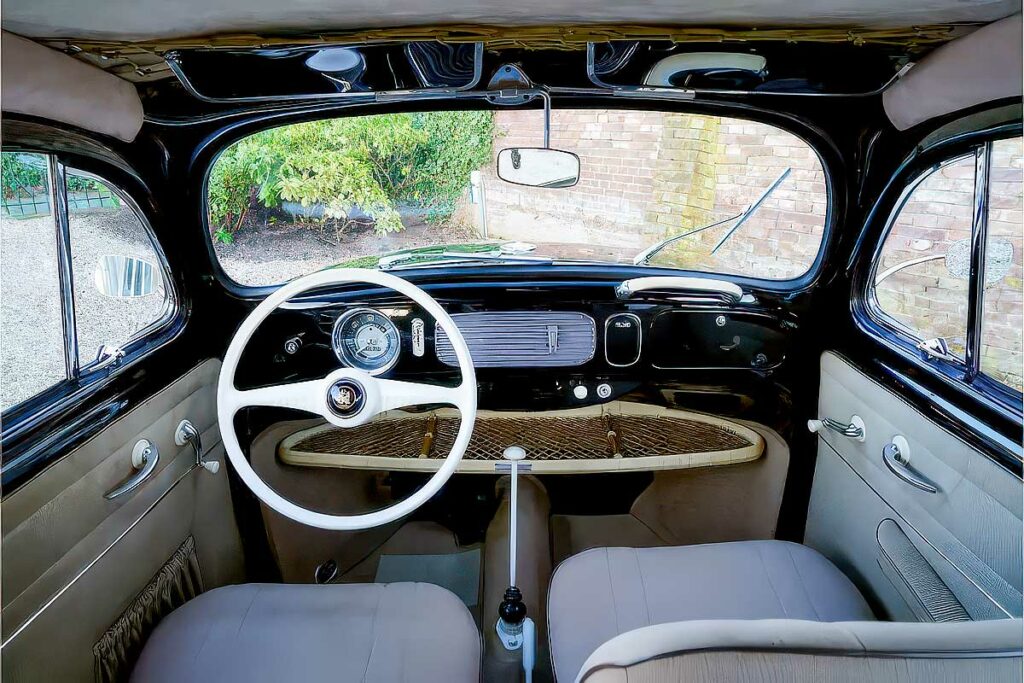 VW Kever Ovaal 1955: Black Beauty uit Zweden