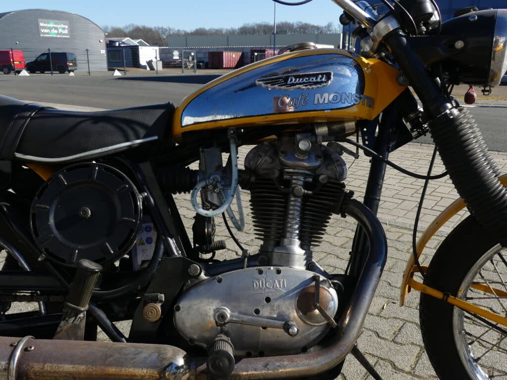 Een duc 450 Scrambler: schoenlpper blijf bij je leest