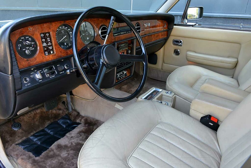 Bentley Mulsanne schitterde op AutoRAI 1981, maar wachtte twee jaar op koper – Van showmaker naar winkeldochter