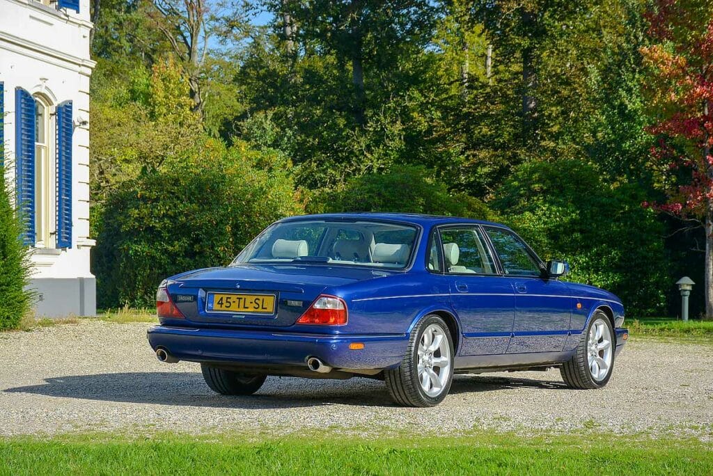 Jaguar XJR (X308) kon en kan de wereld aan… Summum van evolutie