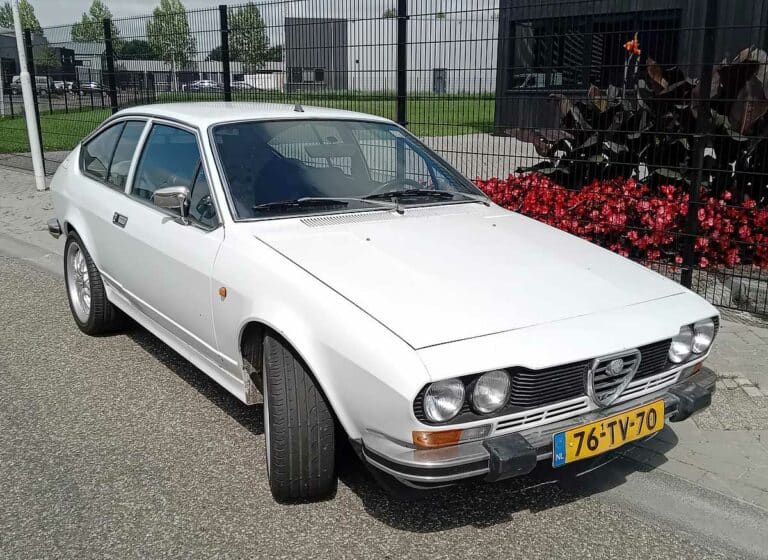 ALFA ROMEO ALFETTA 2000 GTV Coupé (1978) Hartveroverend model voor Philip.