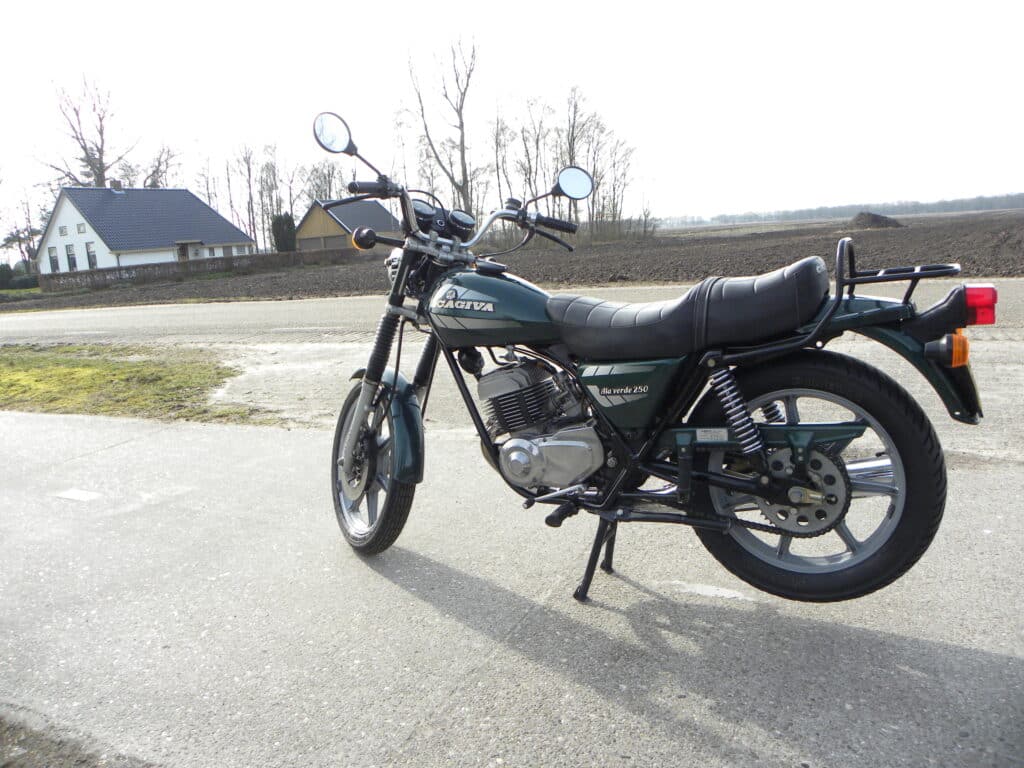 カジバ・アラ・ヴェルデ250 2ストローク、イタリア製ネイキッドバイク