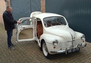 RENAULT 4CV (1948) Franse elegantie voor Harry en Annie