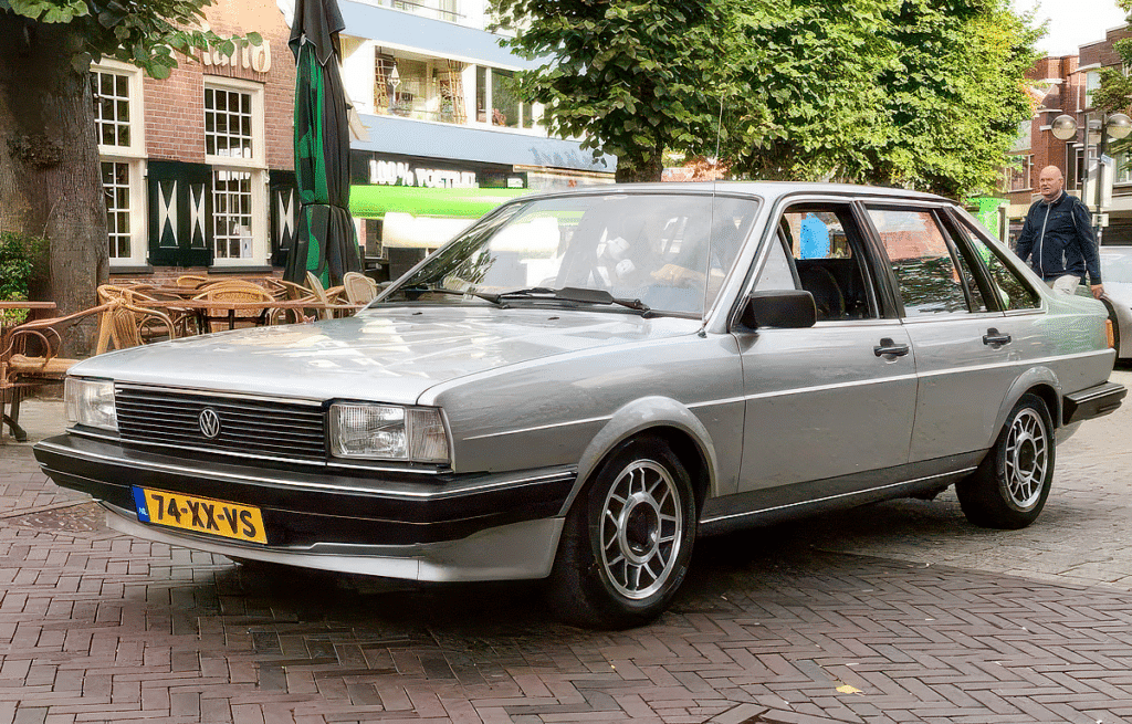 Volkswagen Santana (1982). Mobil andalan VW untuk Erik