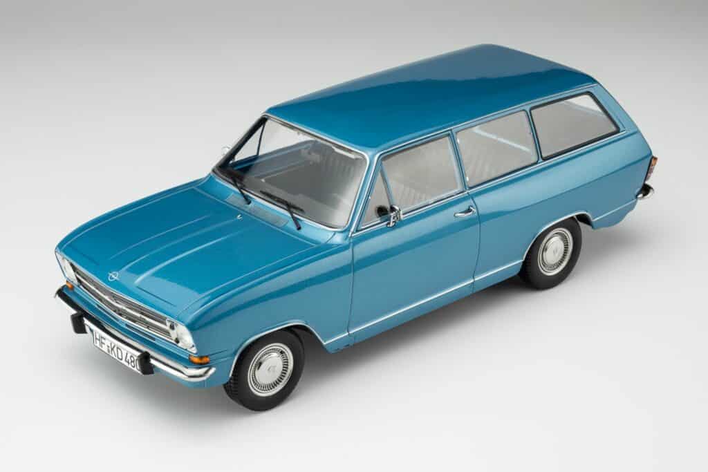 Opel Kadett Caravan L 1.2 S Automático a escala 1:18. El homenaje de Touring al "Modell 34"