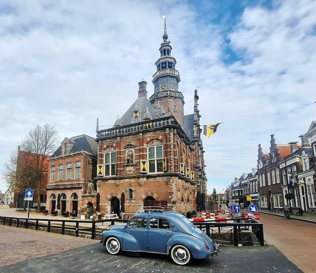 Renault 4CV (1956). Il vero fascino delle auto d'epoca per Mark e Nathanja